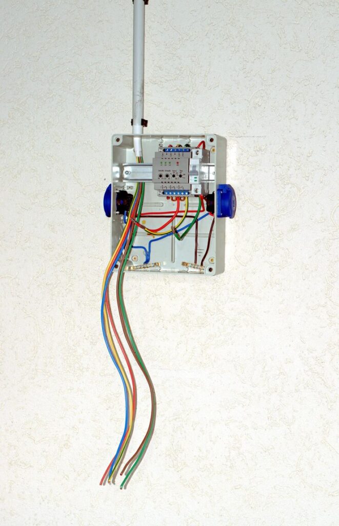 Importanța utilizării tehnologiei KNX în automatizarea clădirilor