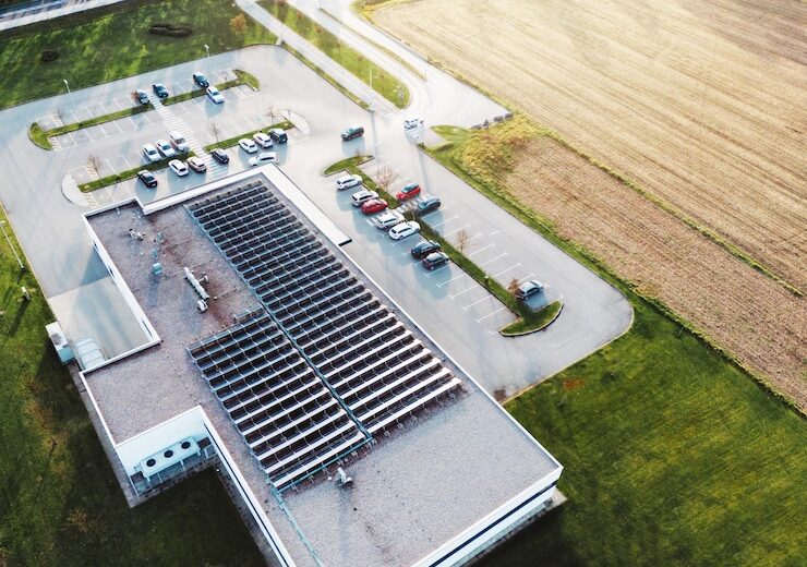 Cele mai bune soluții pentru montajul sistemelor fotovoltaice pe acoperiș plat