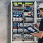 Tablouri electrice pentru clădiri comerciale: cerințe și soluții